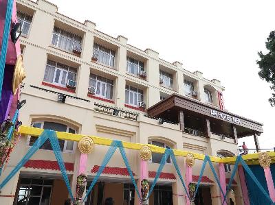 Hotel Dayas Paradise Photo