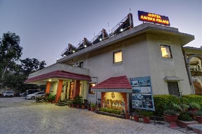 Hotel Savera Palace Photo