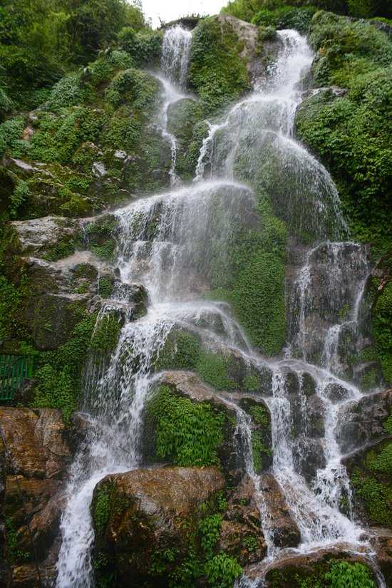 Bakthang Waterfalls Photo 3