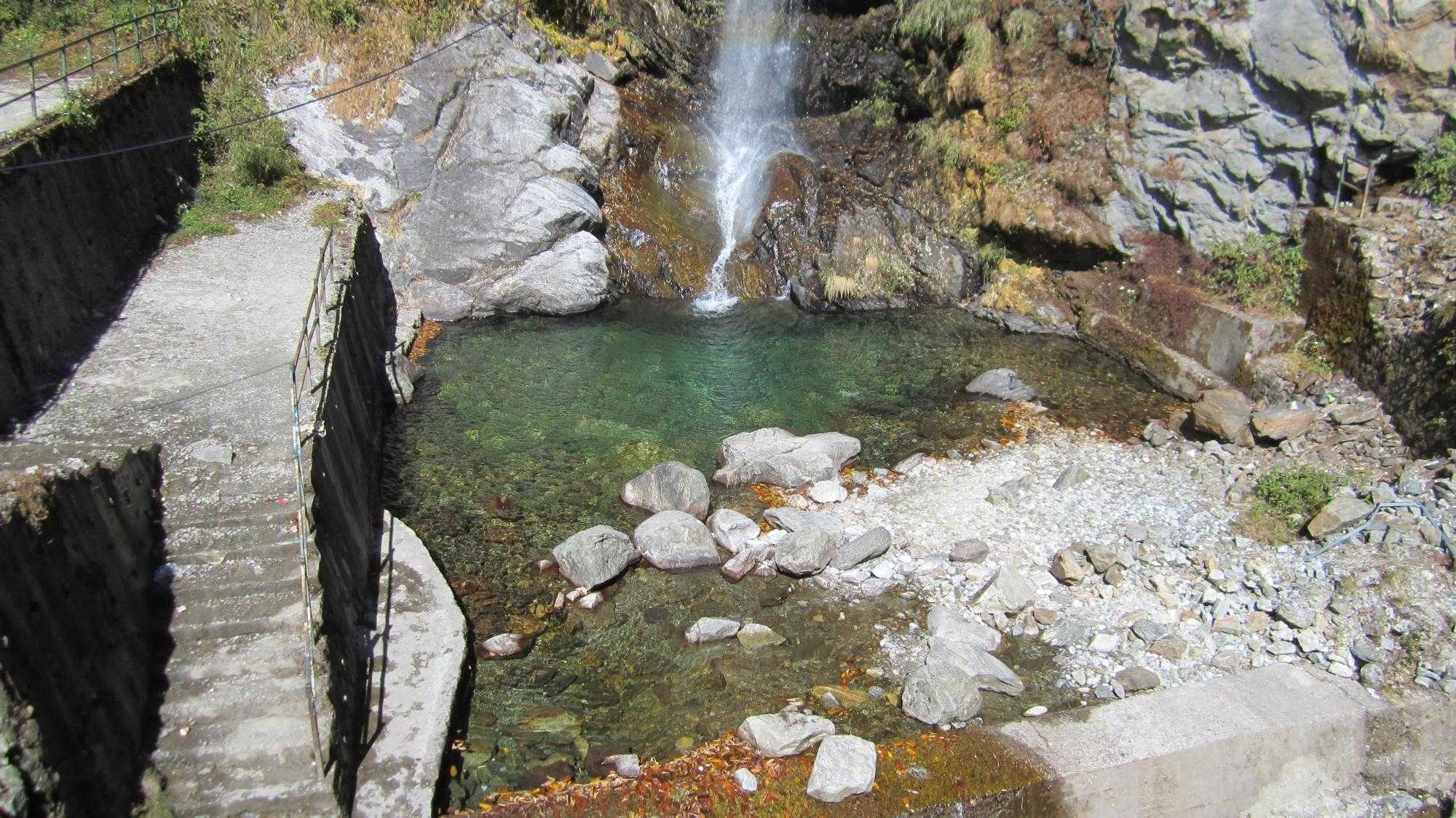 Kyongnosla Waterfall Photo 4