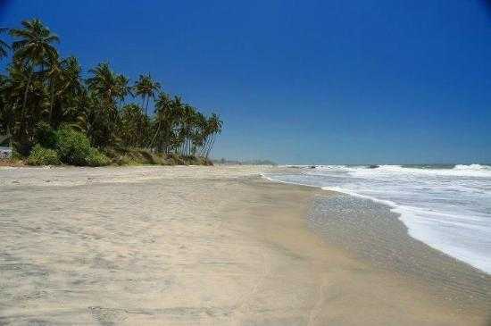 Ashwem Beach Photo 3