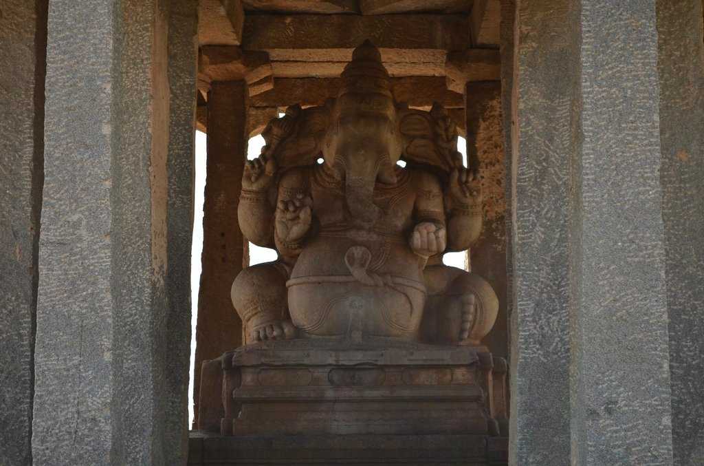 Sasivekalu Ganesha Temple Photo 1
