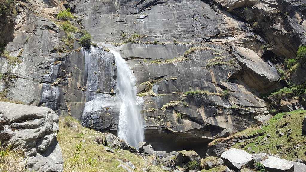 Jogini Waterfall Manali Photo 2