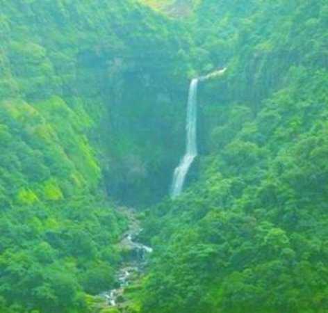 Kune Waterfalls Photo 1