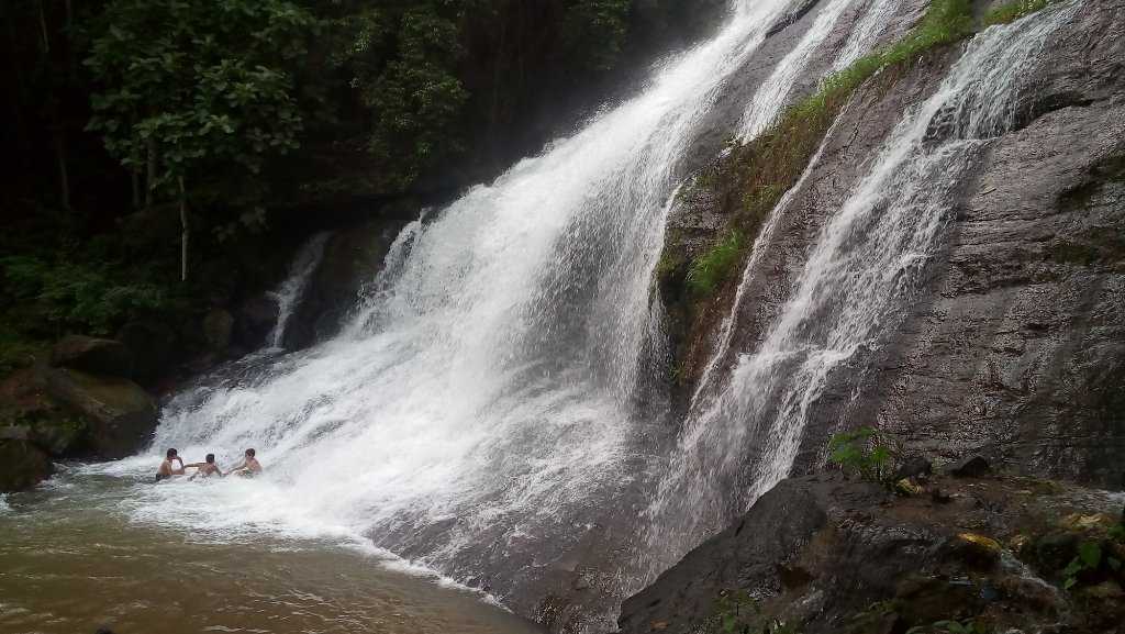 Areekkal Water Falls Photo 4