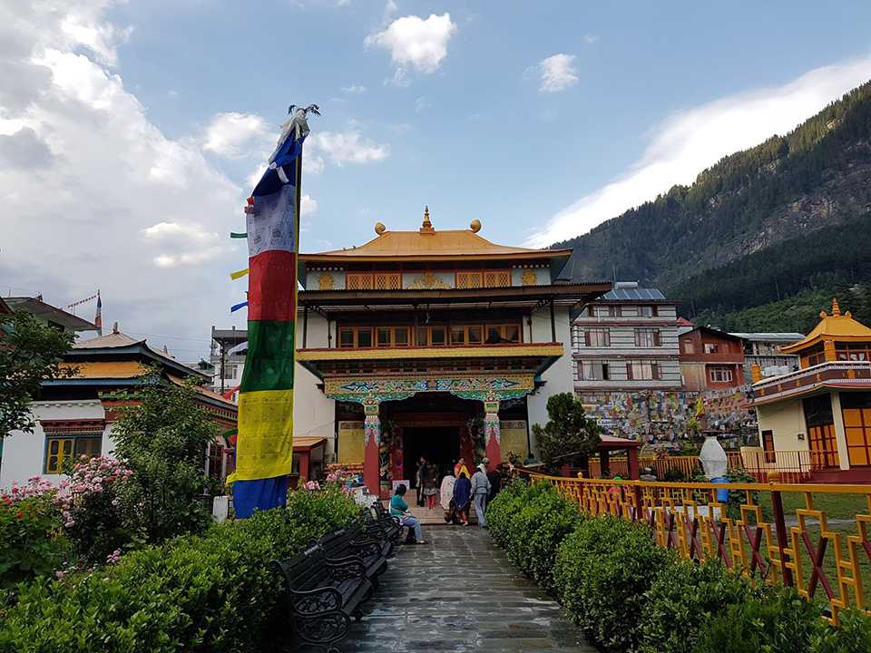 Von Ngari Monastery Photo 2