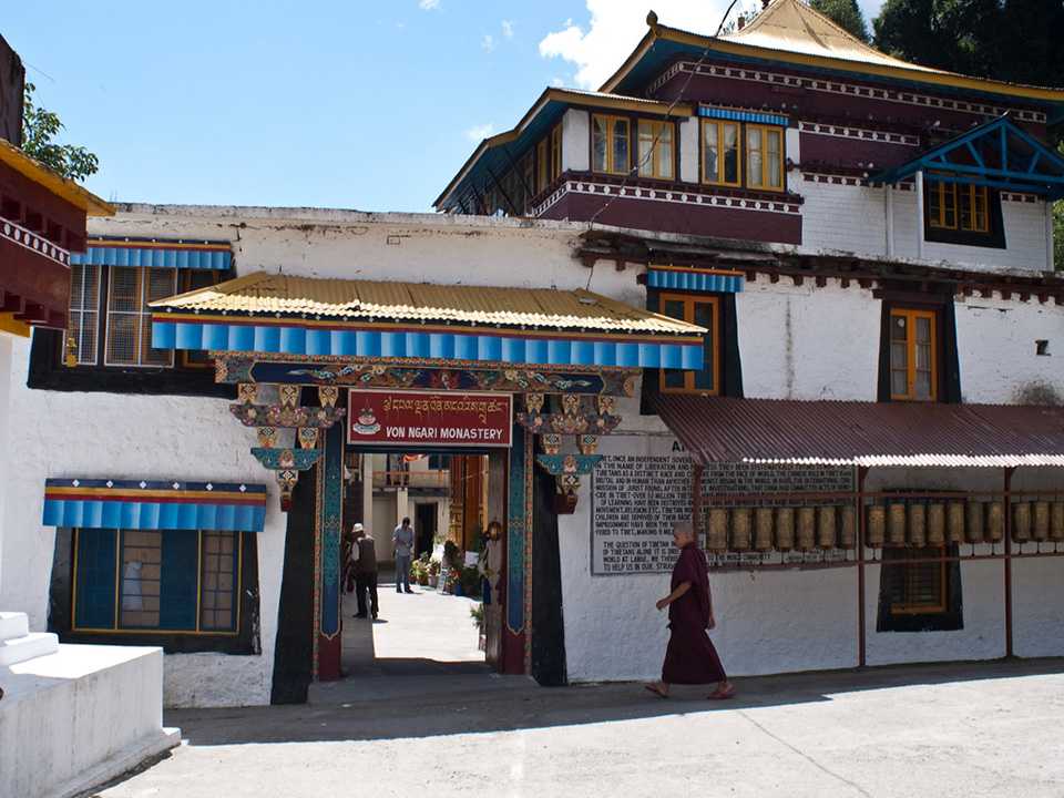 Von Ngari Monastery Photo 1