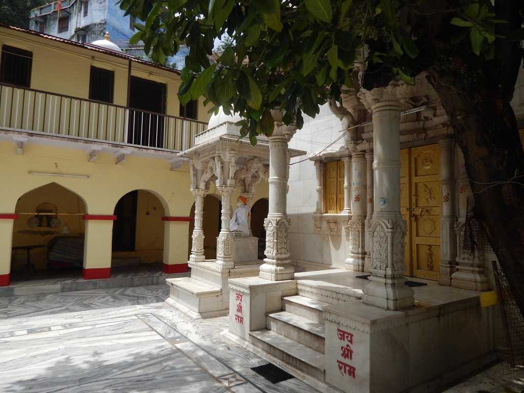Shri Raghunathji Temple Photo 2
