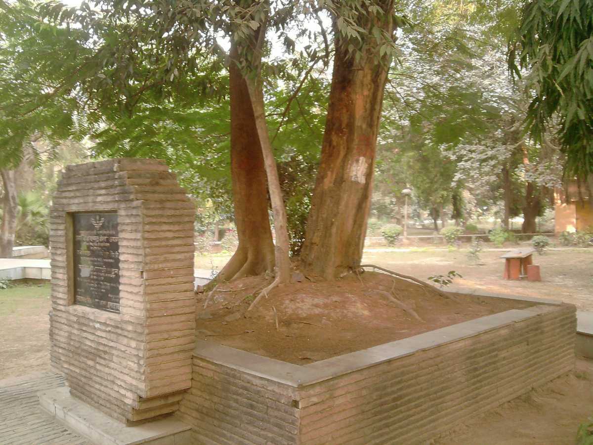 Chandra Shekhar Azad Park Prayagraj Photo 2