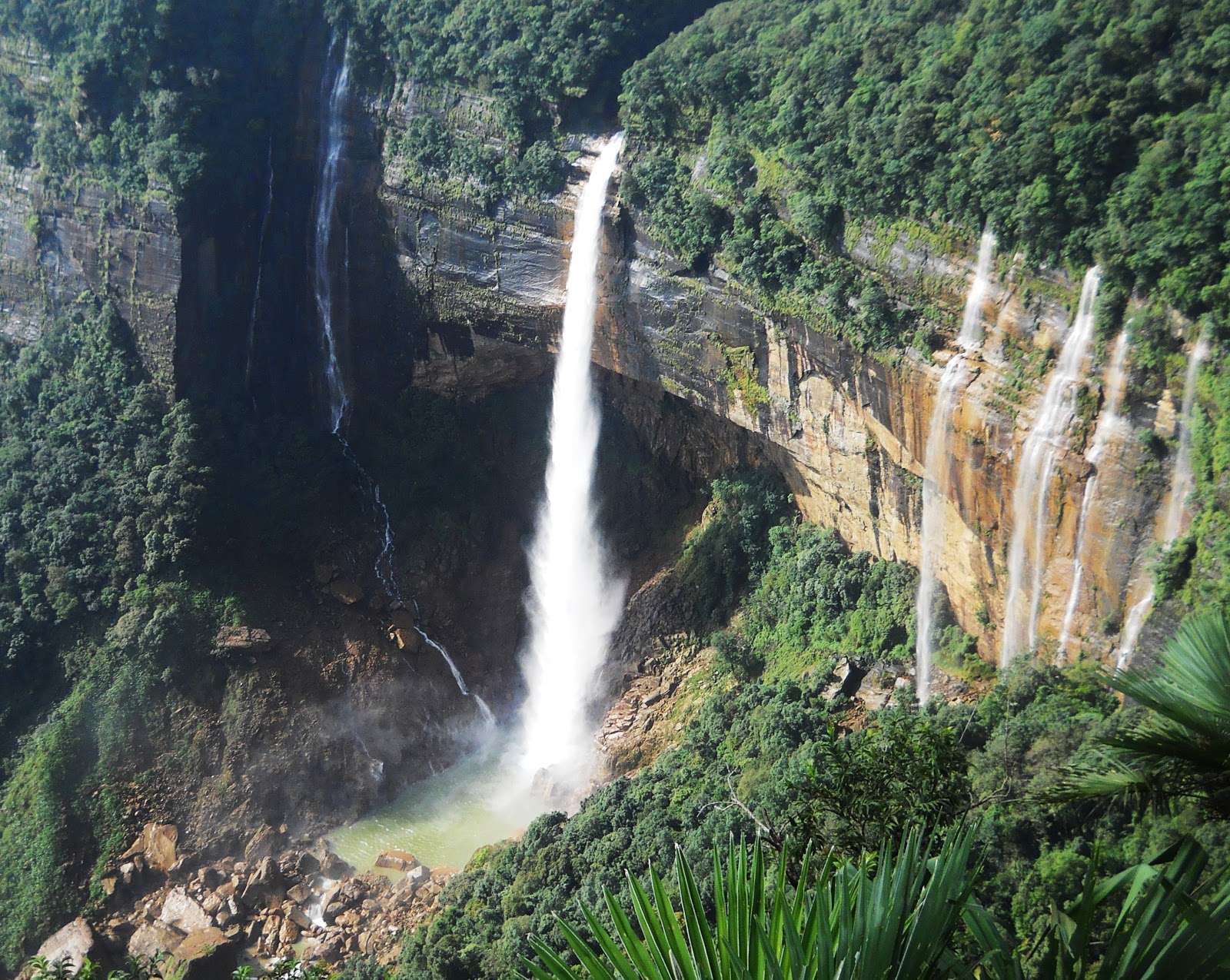 Nohkalikai Falls Photo 1