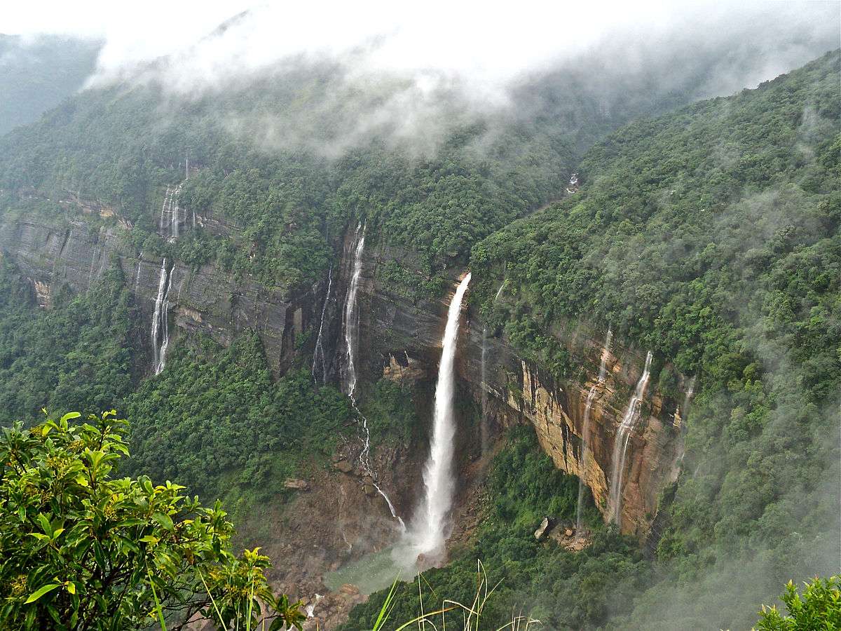 Nohkalikai Falls Photo 2